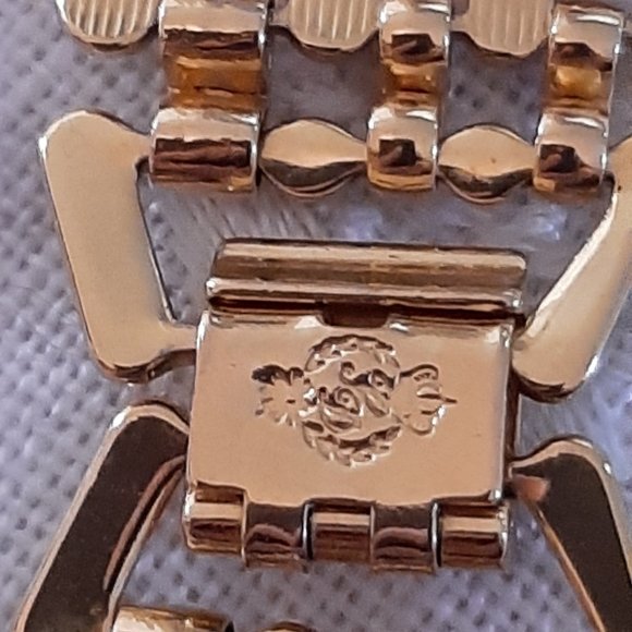 Gold Mesh Necklace - Picture 4 of 4